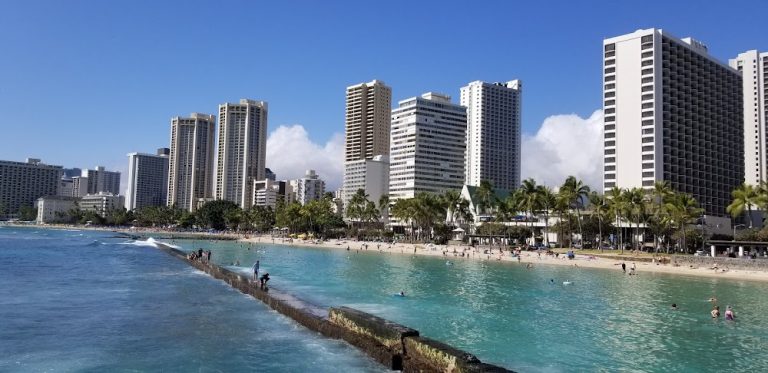 Waikiki Beachside Hostel